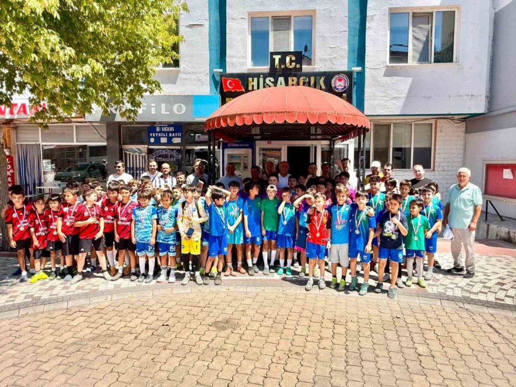 Hisarcık’ta "Ethem Bal Kupası U10 Futbol Turnuvası" sona erdi