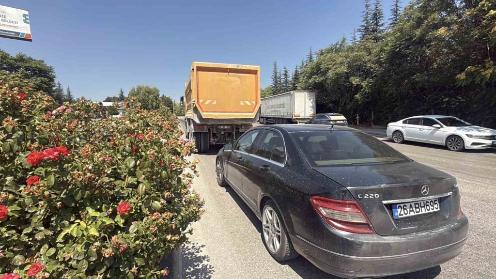 Eskişehir’de moloz dökme gerginliği kovalamacayla bitti: 2 yaralı