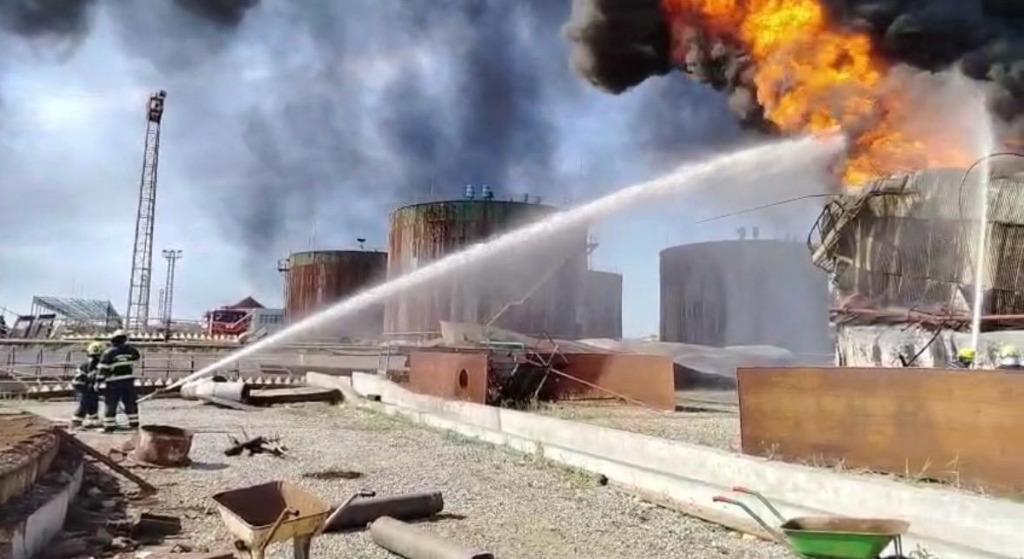 Azerbaycan’da petrol tankında çıkan yangına hızlı müdahale