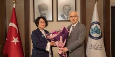 ESOGÜ Rektörü Prof. Dr. Emine Gümüşsoy devir teslim töreninin ardından görevine başladı