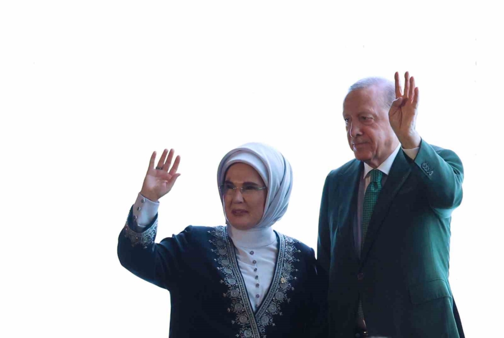 Cumhurbaşkanı Erdoğan: "Allah ömür ve sağlık verirse daha nice yıllar Türkiye’ye hizmet mücadelesi içinde olacağım"