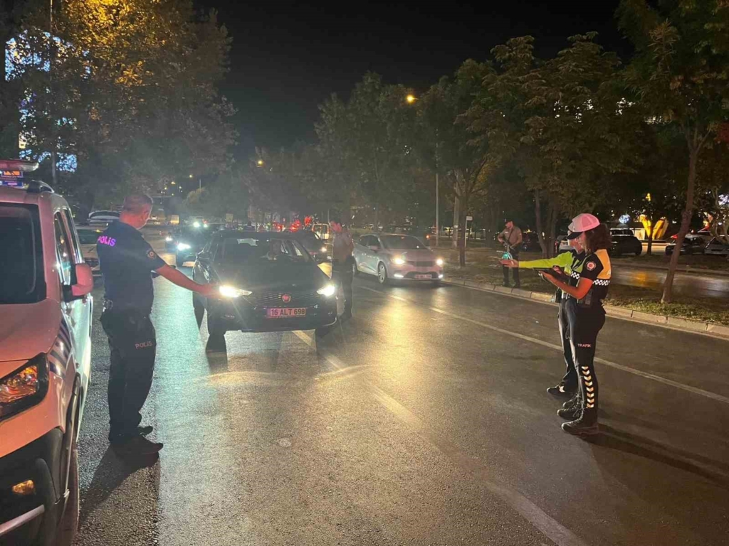Bursa’da huzur uygulaması: 21 aranan şahıs yakalandı, 388 bin TL ceza kesildi