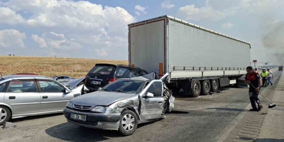 Anız yangını kazaya neden oldu: 13 araç birbirine girdi