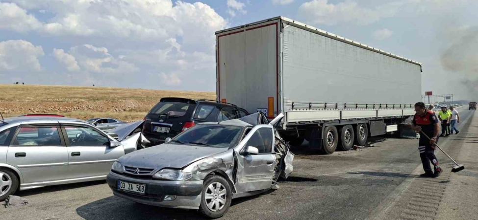 Anız yangını kazaya neden oldu: 13 araç birbirine girdi