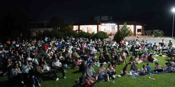 Sinema geceleri renkli görüntülerle sona erdi