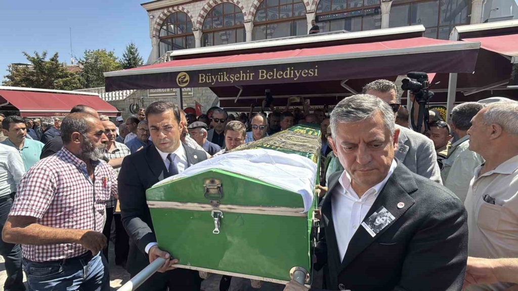 Güzin Büyükerşen son yolculuğuna uğurlandı