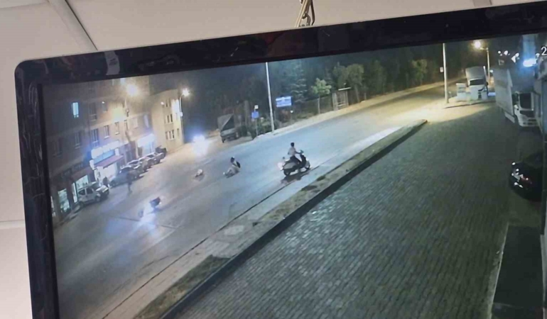 Eskişehir’de motosikletin 16 yaşındaki yayaya çarptığı kaza kamerada