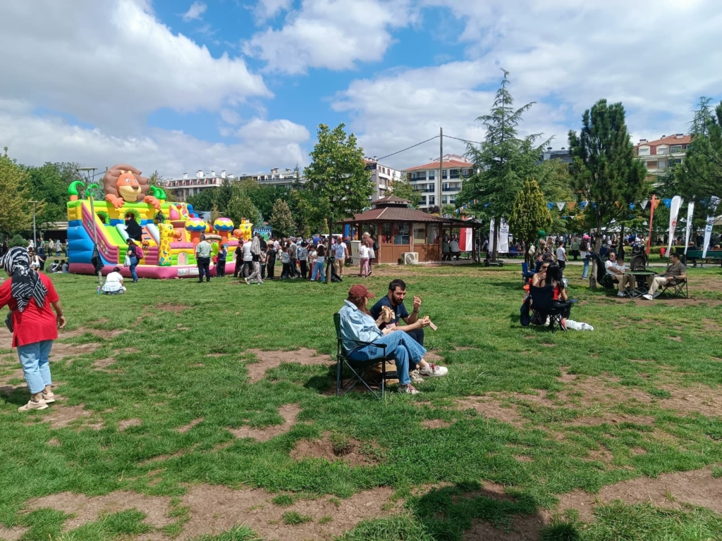 AK Parti Aile Pikniği’nde 25 bin yemek fişi 1 saatte tükendi