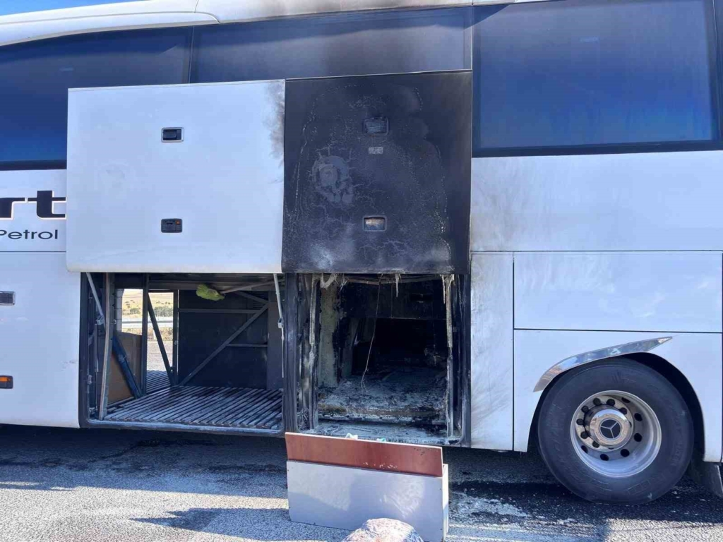 Eskişehir’de yolcu otobüsünde yangın çıktı, yolcular son anda tahliye edildi