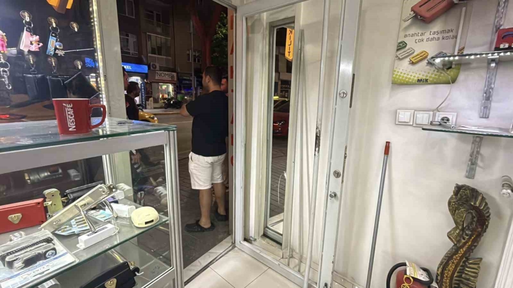 Eskişehir’de kaza sonrası güvenlik kamerası izlenirken bıçaklı kavga: 2 yaralı