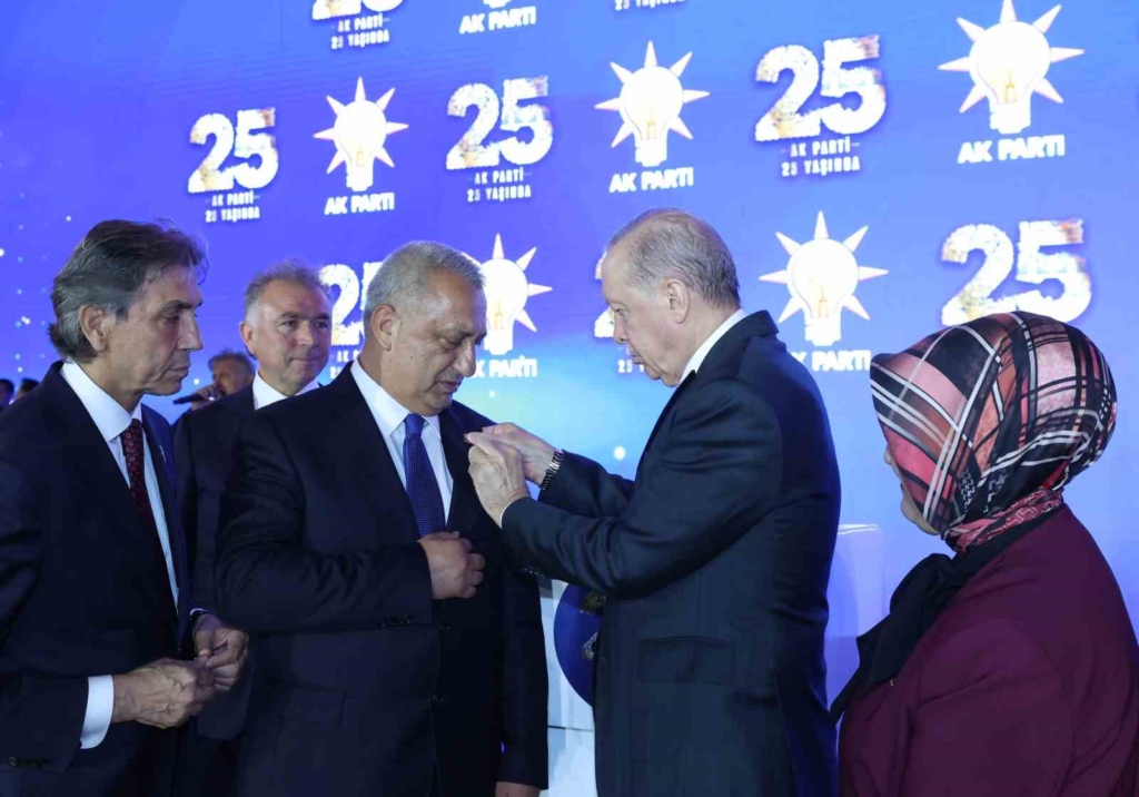 Cumhurbaşkanı Erdoğan: "Allah ömür ve sağlık verirse daha nice yıllar Türkiye’ye hizmet mücadelesi içinde olacağım"