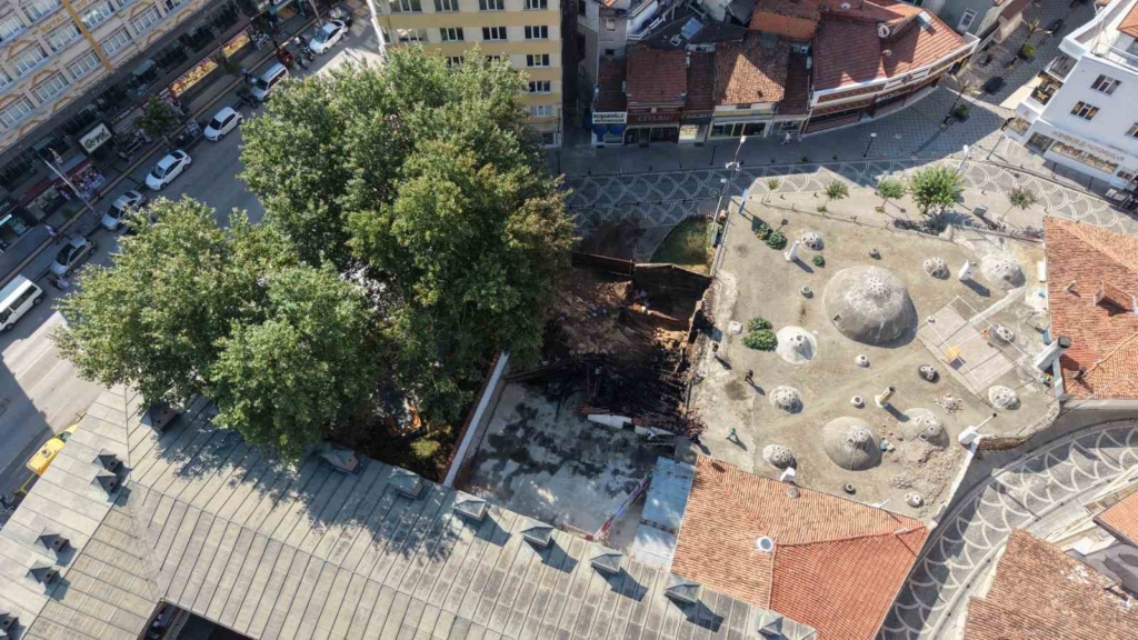 Tarihi hamamda korkutan yangın