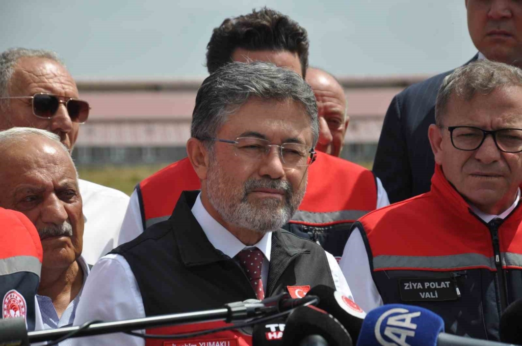 Bakan Yumaklı Kars’ta GEKİS’i tanıttı: Büyükbaş hayvancılıkta "dijital kimlik" dönemi başladı