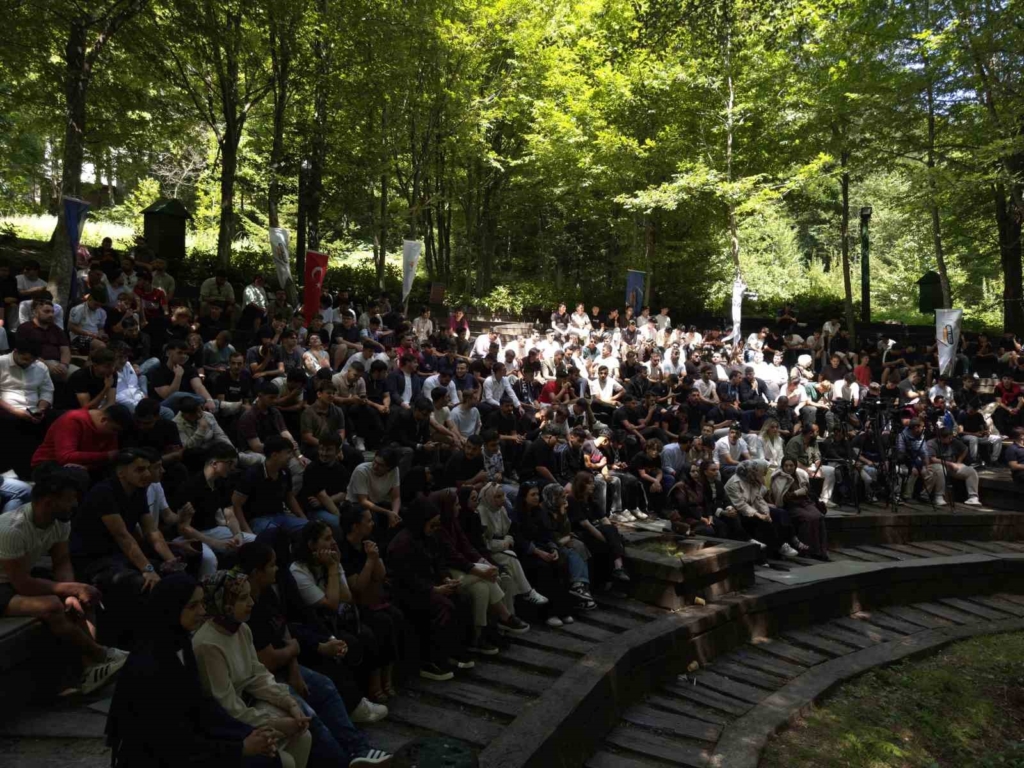 Bilal Erdoğan, İnsan Hakları Eğitim Kampı’nda gençlerle buluştu