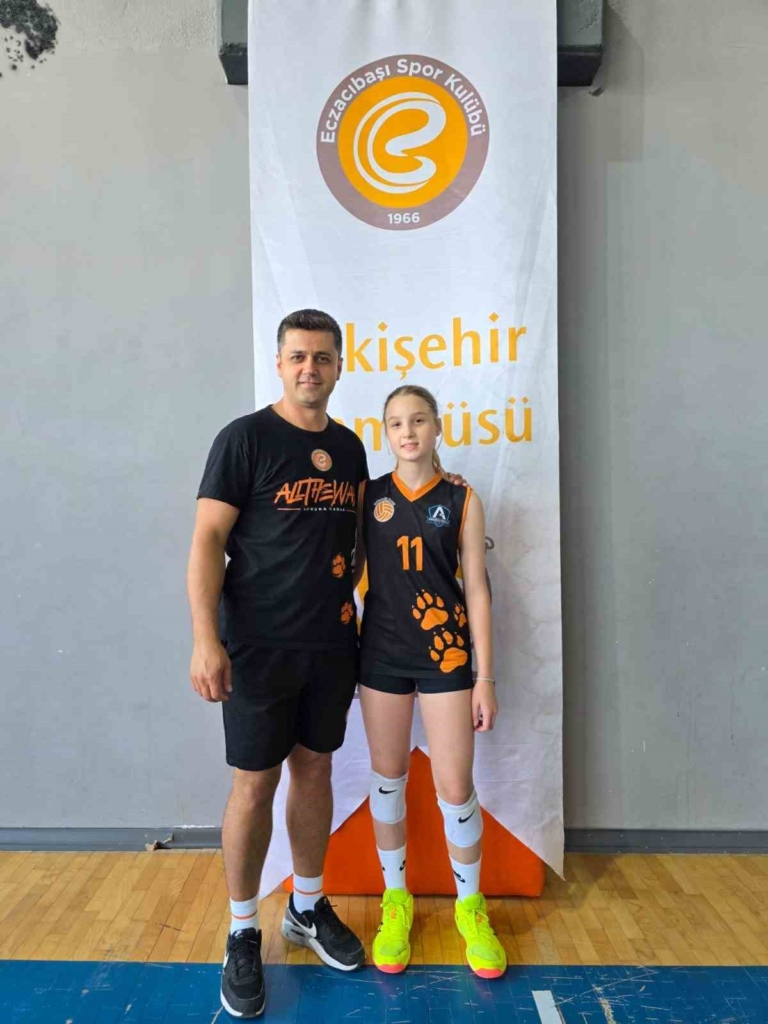 Eskişehir’de yetişen 11 yaşındaki sporcu, köklü voleybol kulübünün altyapısına transfer oldu