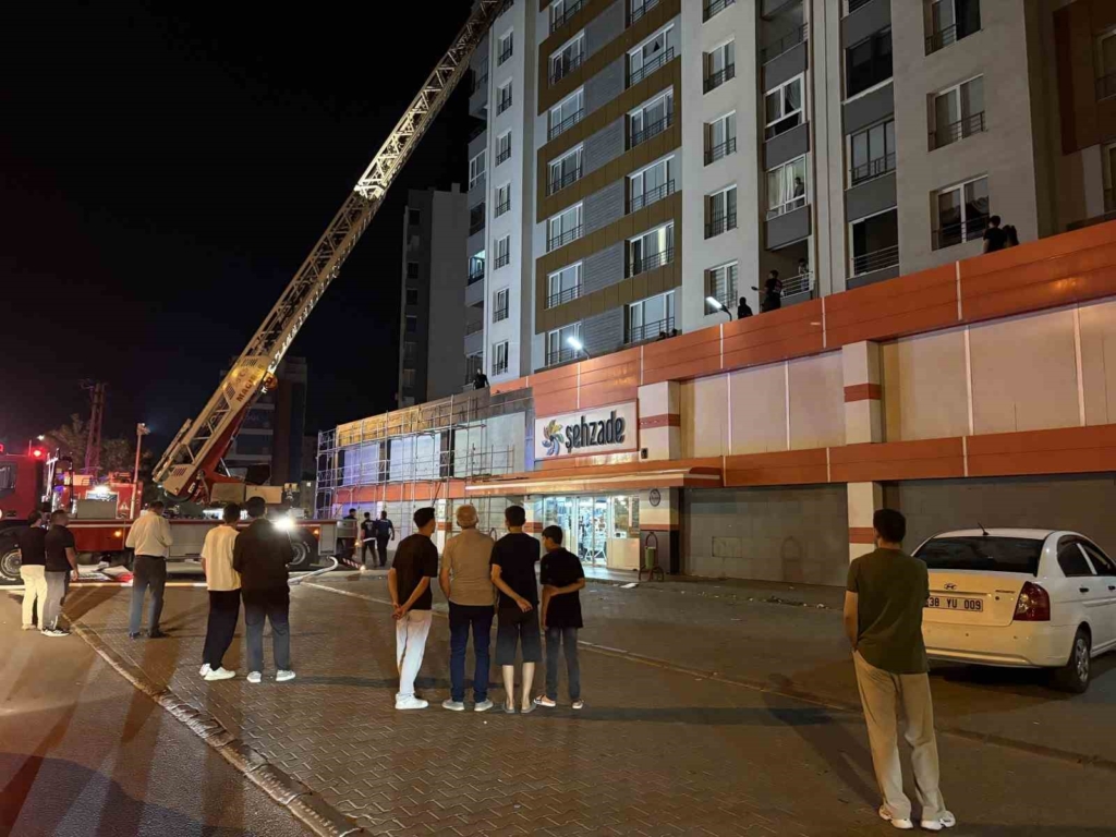 Kayseri’de 13. katta yangın: Balkondan düşen ev sahibi hayatını kaybetti