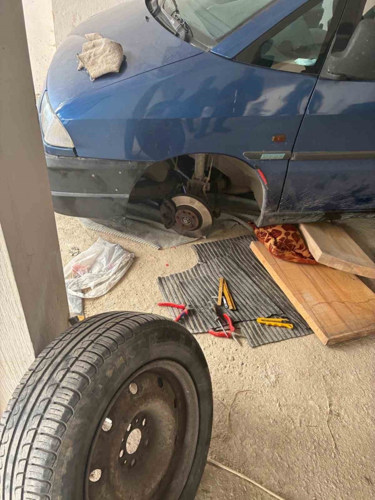 Krikodan kayan aracın altında kalan şahıs ağır yaralandı