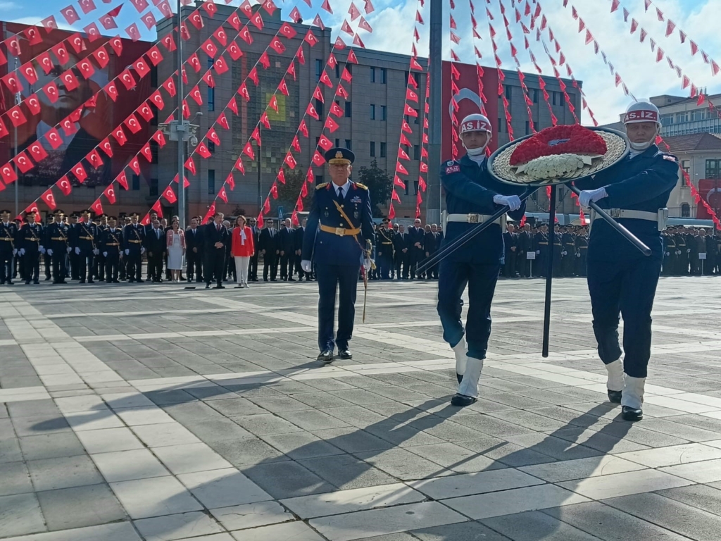 Eskişehir’de Zafer Bayramı törenlerle kutlandı