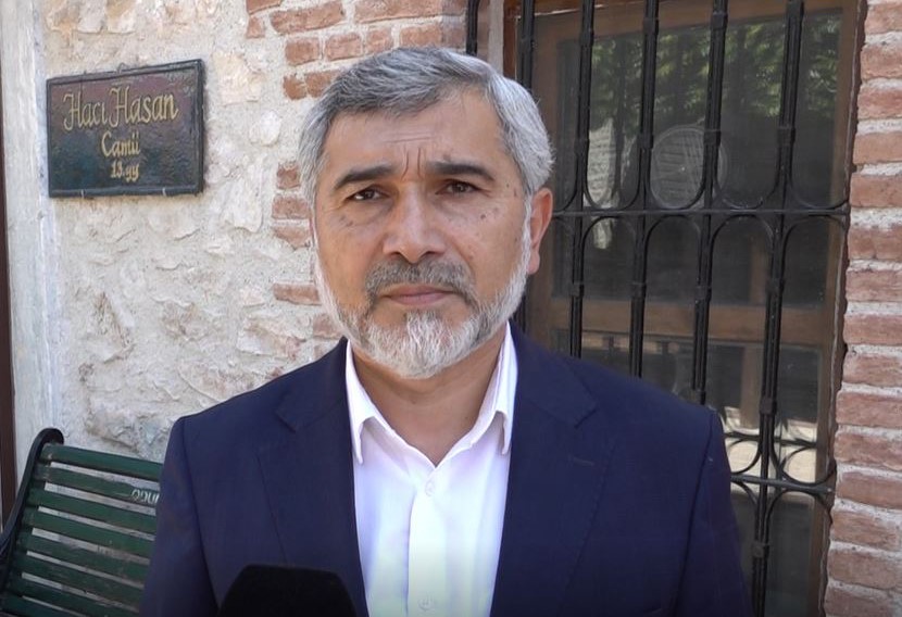 Asırlık cami 17 yıldır ibadetin önündeki "engelleri" kaldırıyor