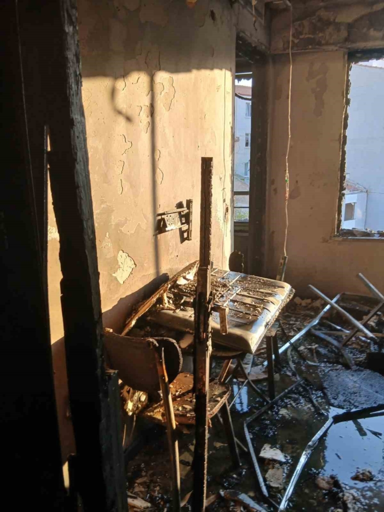 Eskişehir’de 2 katlı binada yangın: 5 kişi dumandan etkilendi