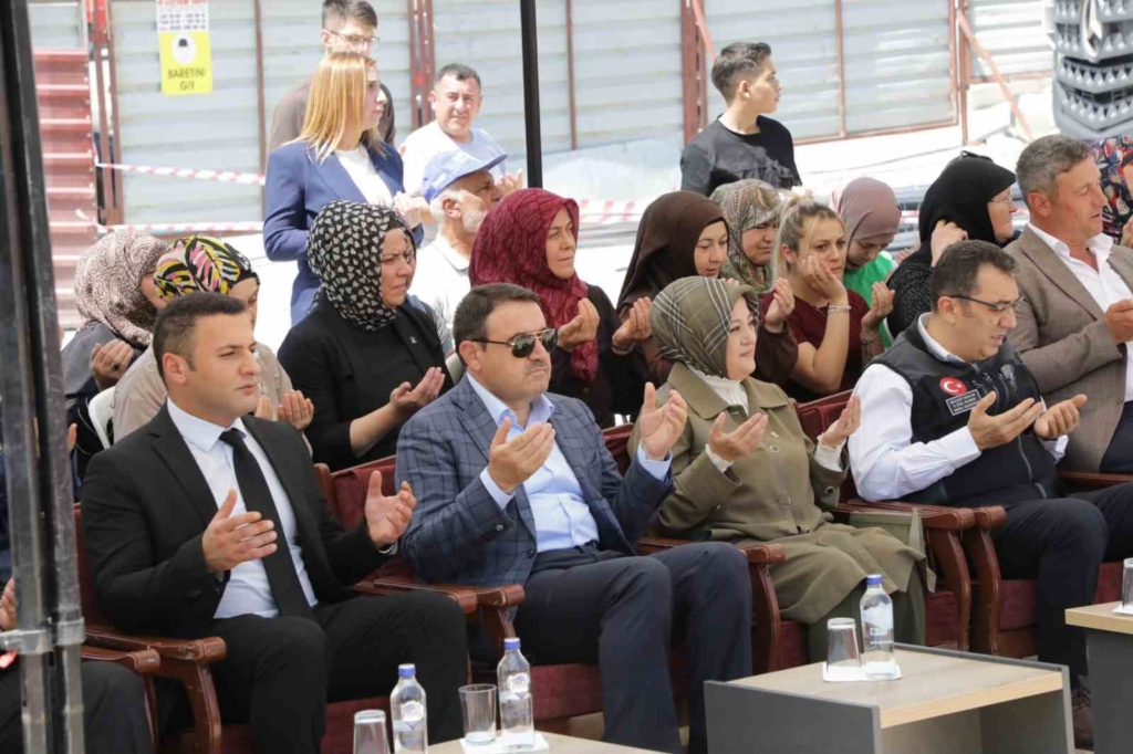 Vali Işın’dan 9 yıl sonra karşılaştığı eski askere: "O duayı yeniden et"