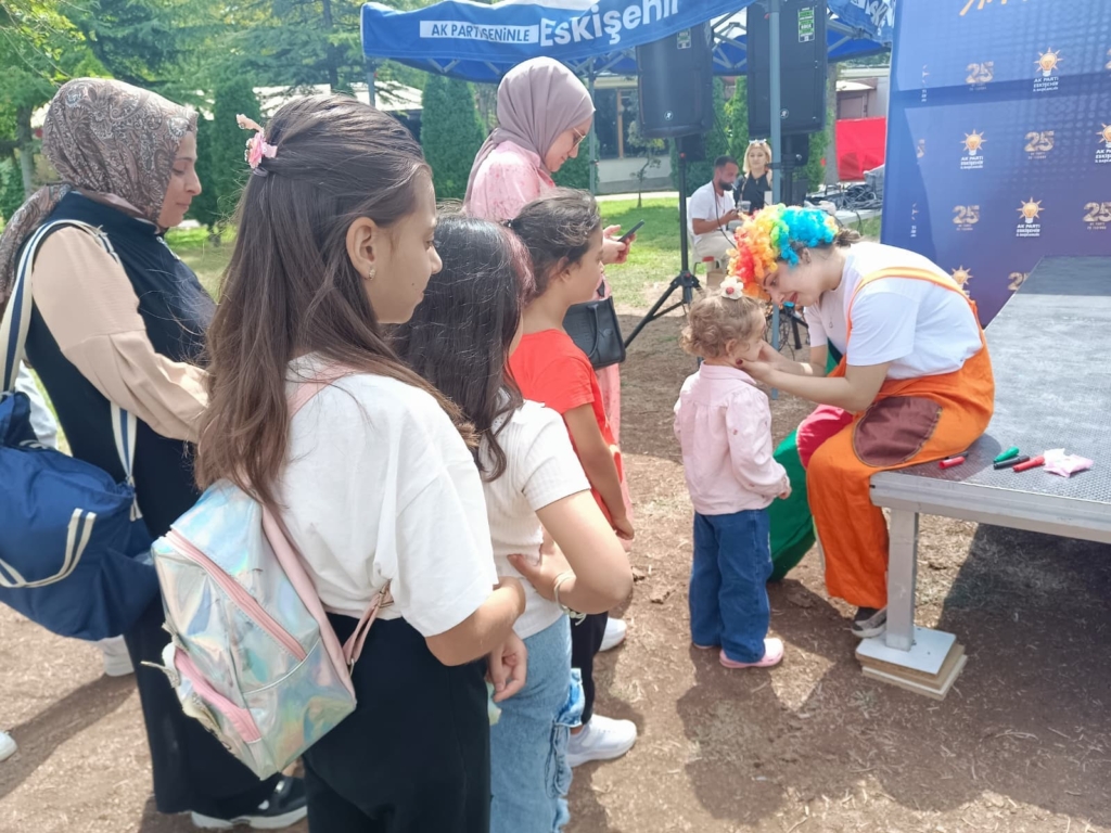 AK Parti Aile Pikniği’nde 25 bin yemek fişi 1 saatte tükendi