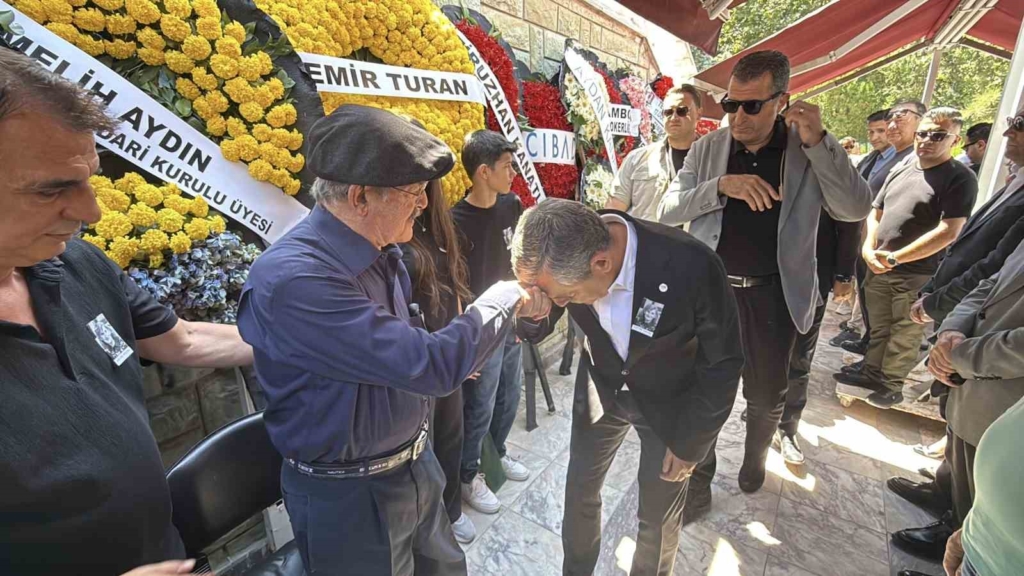 Güzin Büyükerşen son yolculuğuna uğurlandı