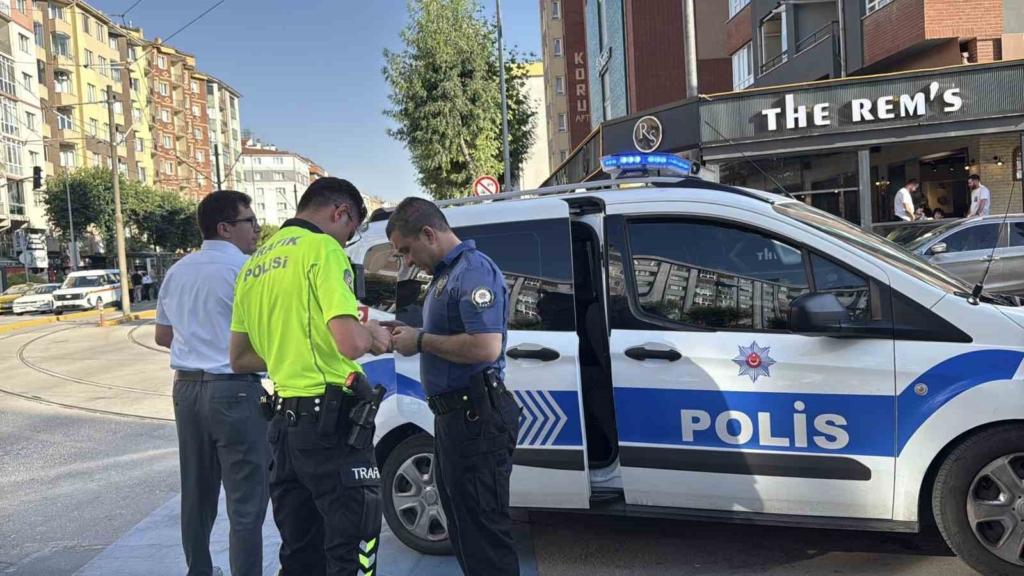 Eskişehir’de tramvayın çarptığı yaya yaralandı