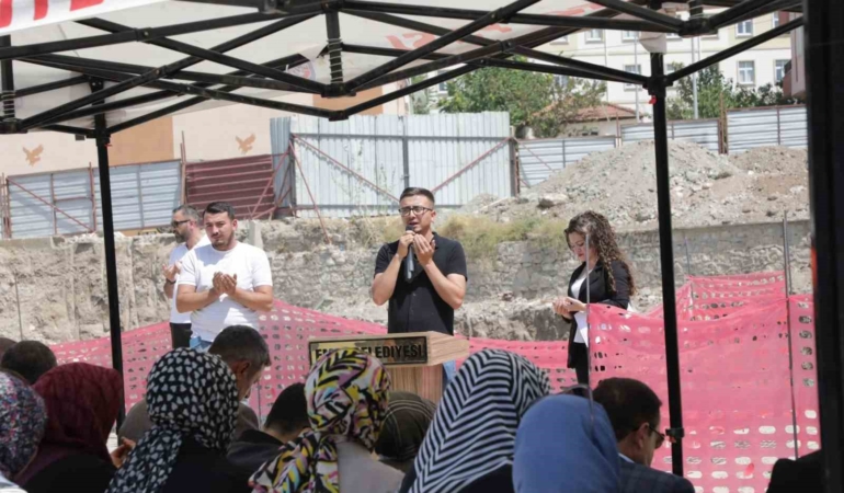 Vali Işın, 9 yıl sonra karşılaştığı eski askerden aynı duayı istedi