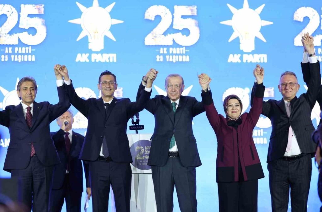 Cumhurbaşkanı Erdoğan: "Allah ömür ve sağlık verirse daha nice yıllar Türkiye’ye hizmet mücadelesi içinde olacağım"