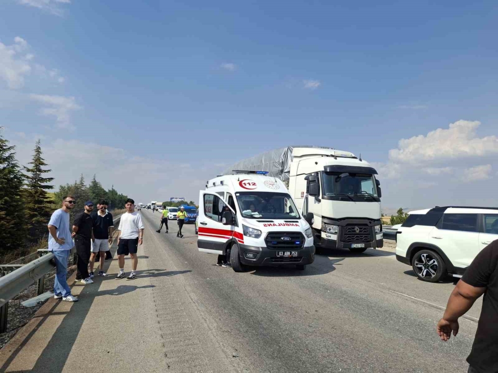 Anız yangını kazaya neden oldu: 13 araç birbirine girdi
