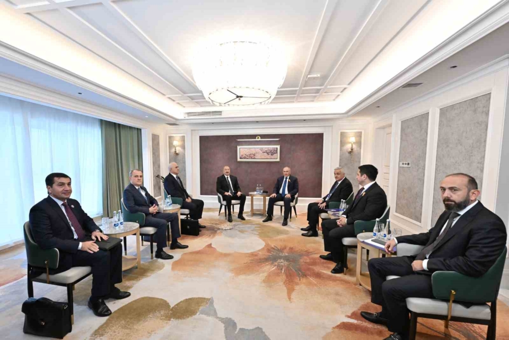 Azerbaycan Cumhurbaşkanı Aliyev, Ermenistan Başbakanı Paşinyan ile Bişkek’de görüştü