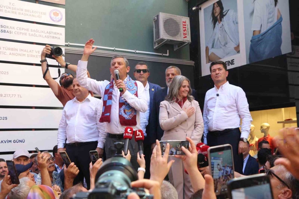 Özgür Özel: "Netanyahu, Erdoğan ile kayıkçı kavgası yaparak kendisine orada güç kazanmaya çalışıyor"