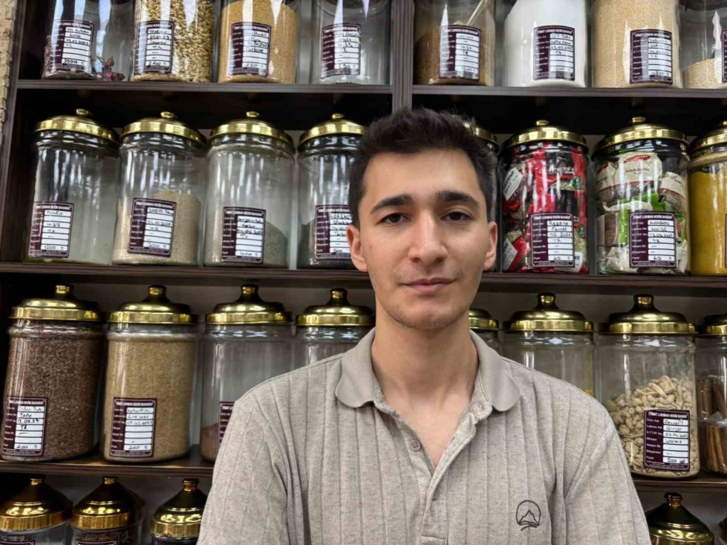 Eskişehirli aktardan yaz gribi uyarısı: Yapay zekâya danışarak bitki çayı içmeyin