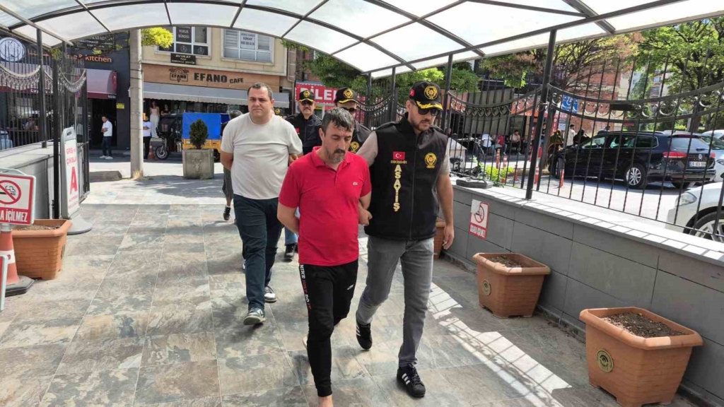 Eskişehir’de cinayetle ilgili 4 şüpheli adliyeye sevk edildi