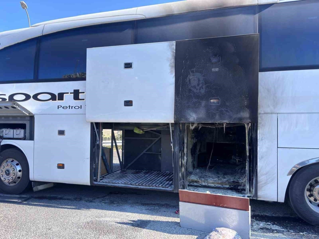 Eskişehir’de yolcu otobüsünde yangın çıktı, yolcular son anda tahliye edildi