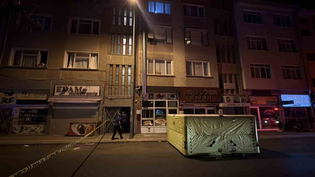 Çatıdan çatıya dolaştı, polisi saatlerce uğraştırdı