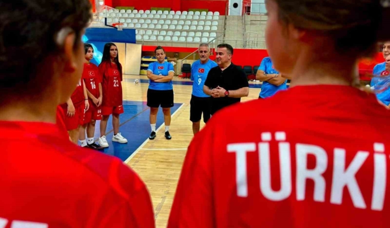 İşitme Engelliler Genç Kız Futsal Milli Takımı kampı Bilecik’te başladı