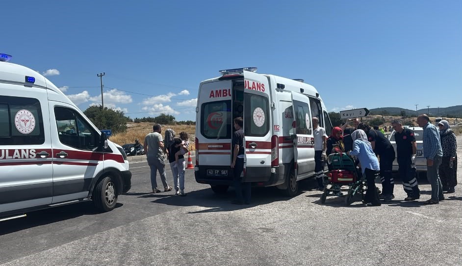Kütahya’da otomobiller çarpıştı: 1 ölü, 4 yaralı