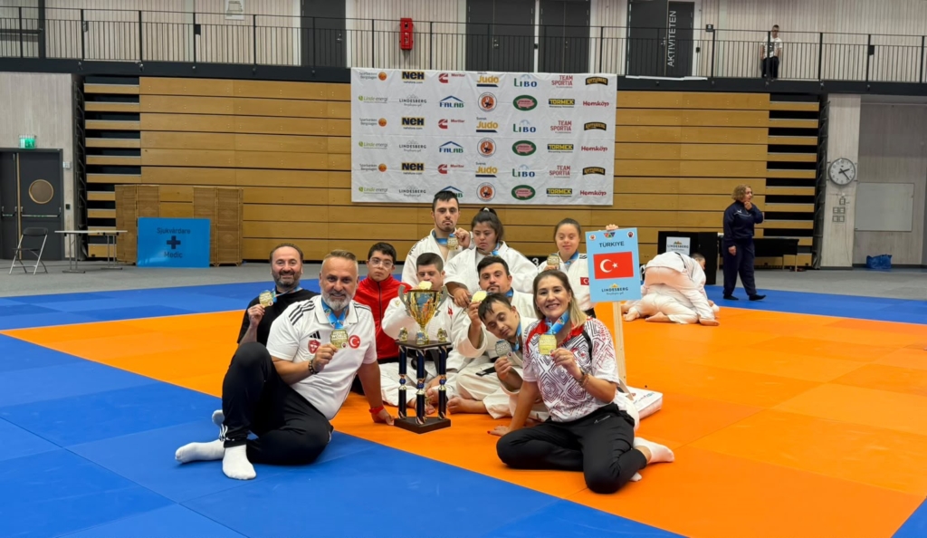Özel Sporcular Down Judo Milli Takımı namağlup dünya şampiyonu