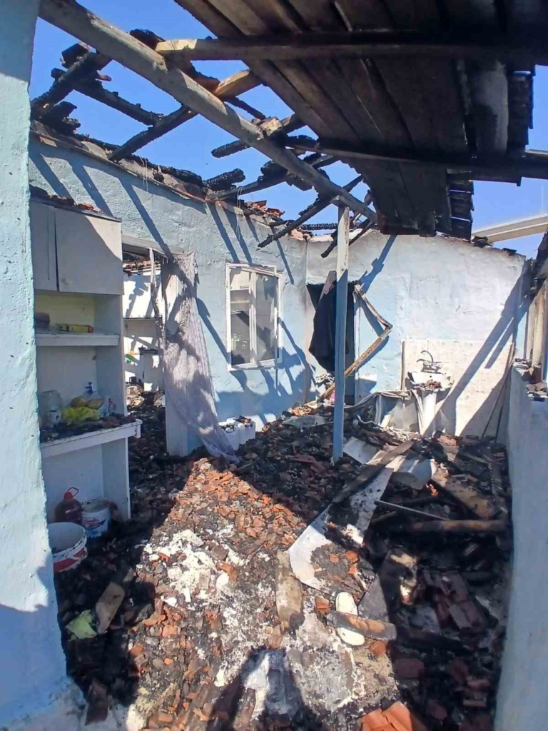 Eskişehir’de müstakil ev çıkan yangında küle döndü