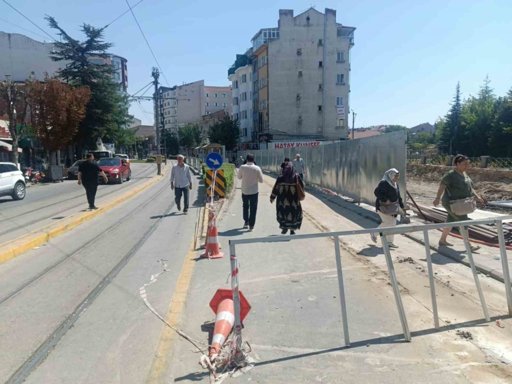 Halkevi inşaat bölgesinde ulaşım kargaşası