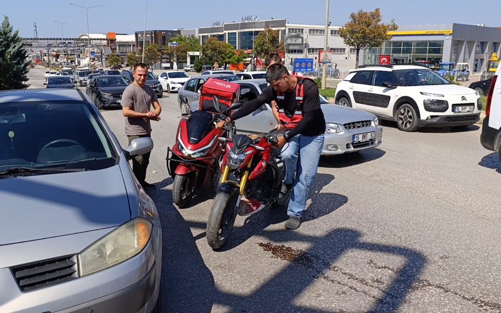 Otomobile çarpan motosiklet sürücüsü ağır yaralandı