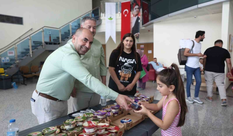Osmangazi’de yüzme eğitimi alan çocuklar sertifikalarını aldı