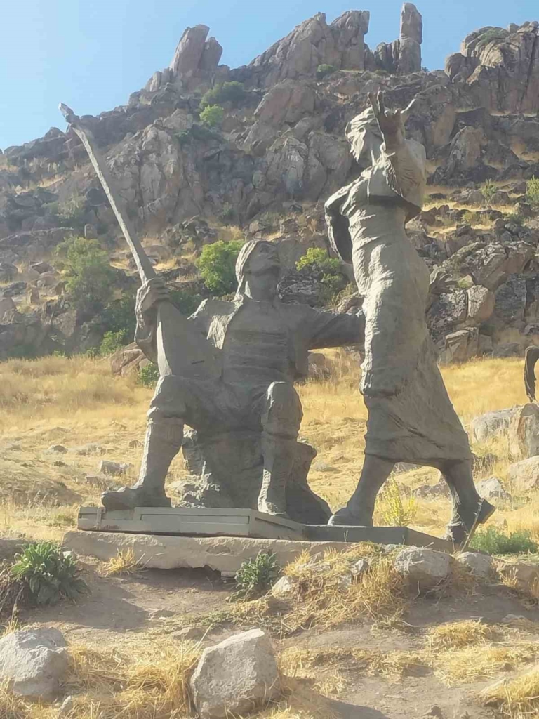 Sivrihisar’daki heykel müzesi turistlerin ilgisini çekiyor