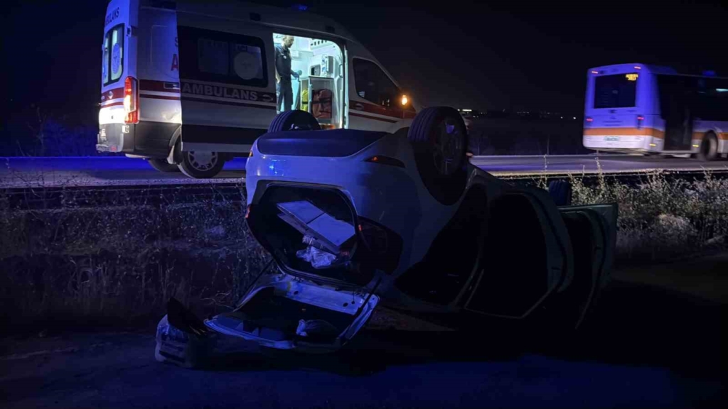 Eskişehir’de ’çarpıp kaçtı’ iddiası: Takla atan otomobildeki 2 kişi yaralı