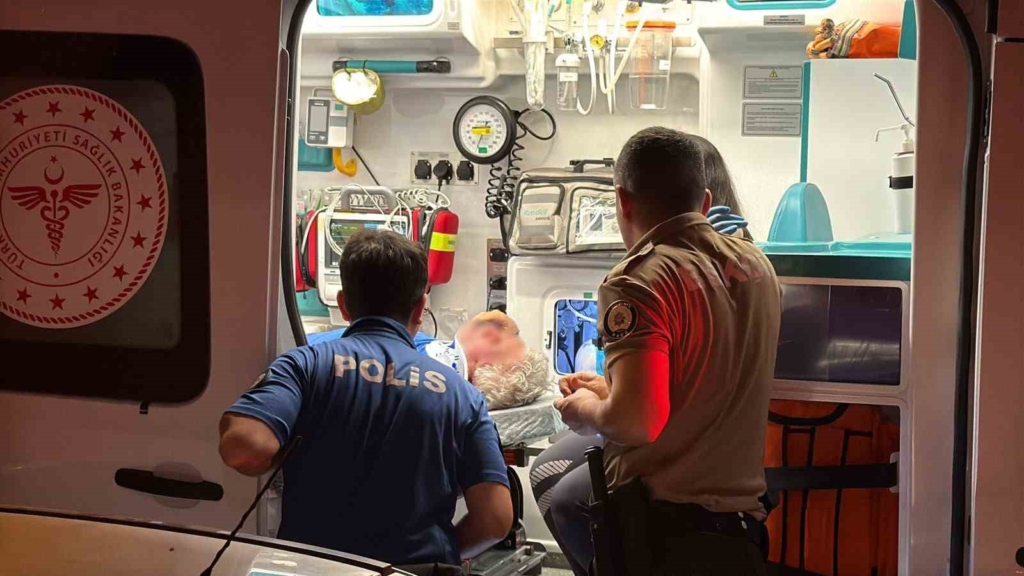 Darp edilen yaşlı adam hastaneye kaldırıldı