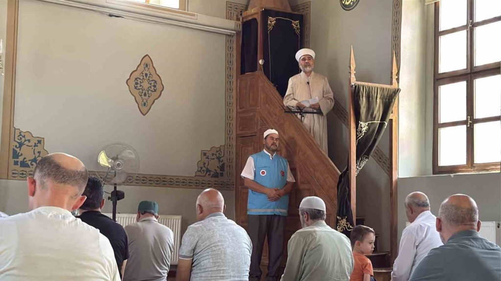 Asırlık cami 17 yıldır ibadetin önündeki "engelleri" kaldırıyor
