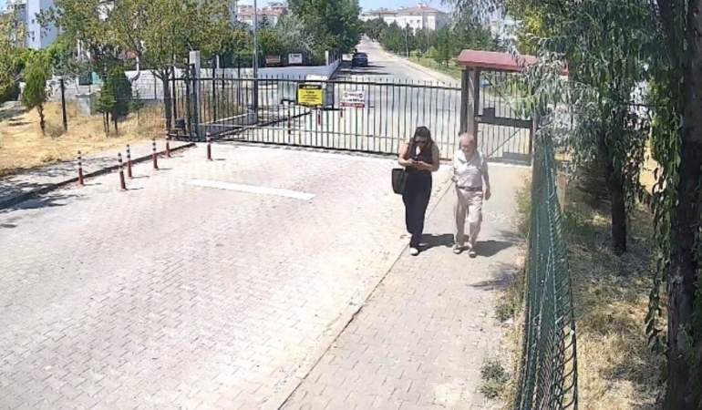 Savcı kılığındaki dolandırıcının oyununu 8 yaşındaki çocuk bozdu