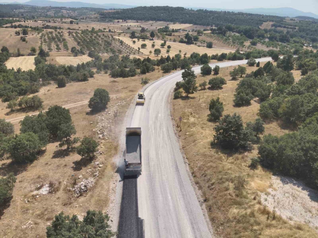 Büyükşehir Harmancık’ta da yolları yeniliyor